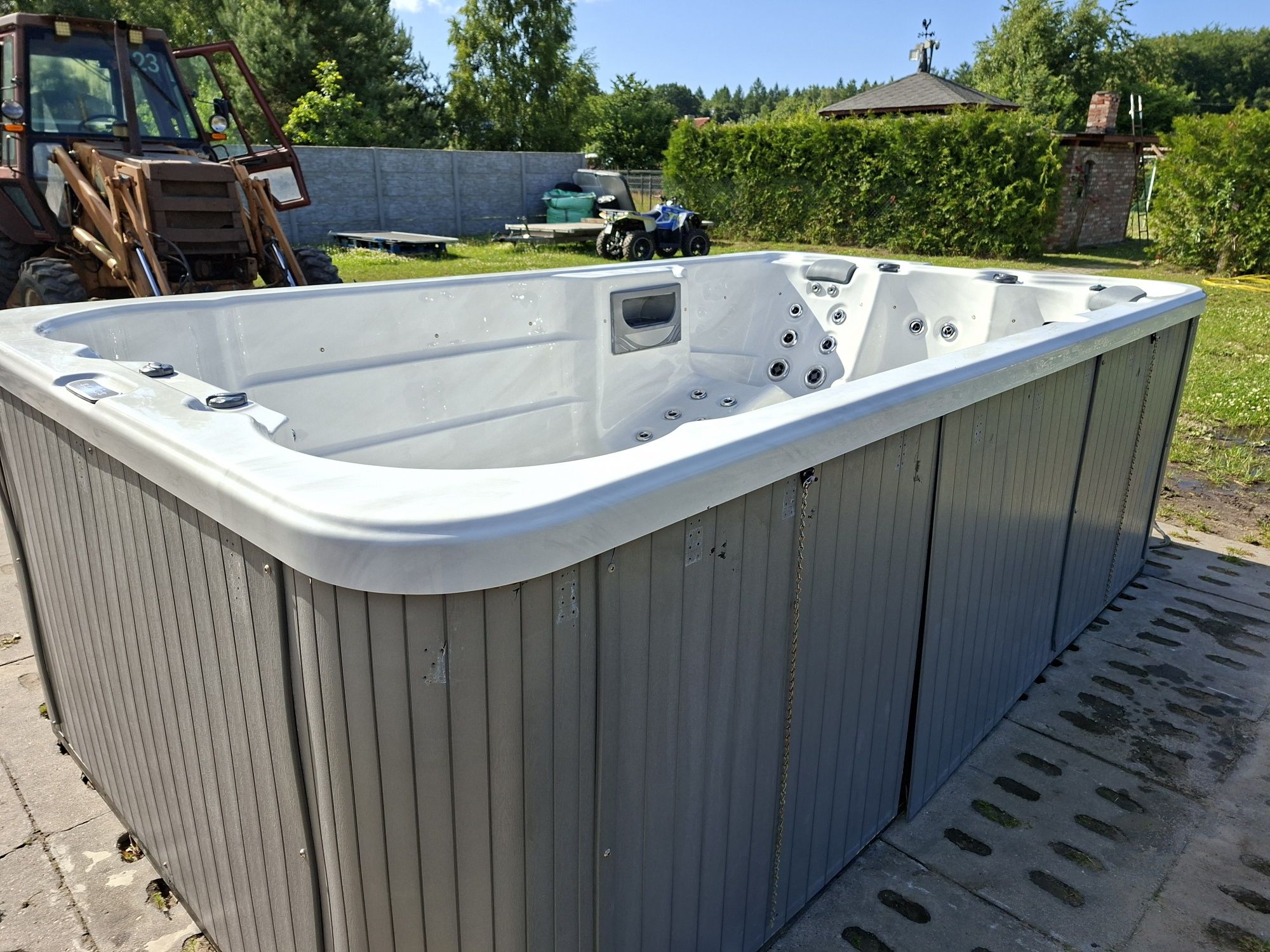 Jacuzzi swim spa