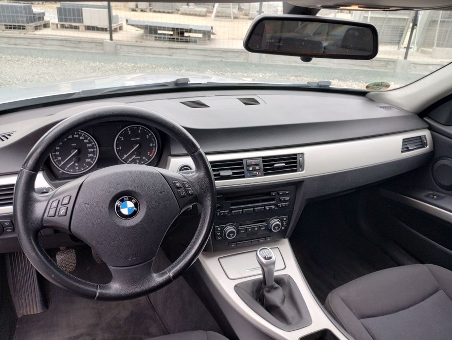 Serwisowana i zadbana BMW 318i 2.0 benzyna e91 Lift 2008r Nowe Opony