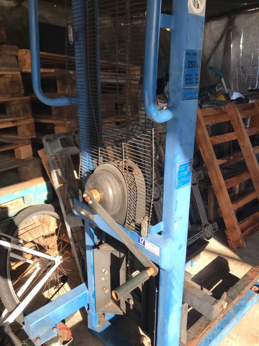 Empilhador Manual Max.250kg