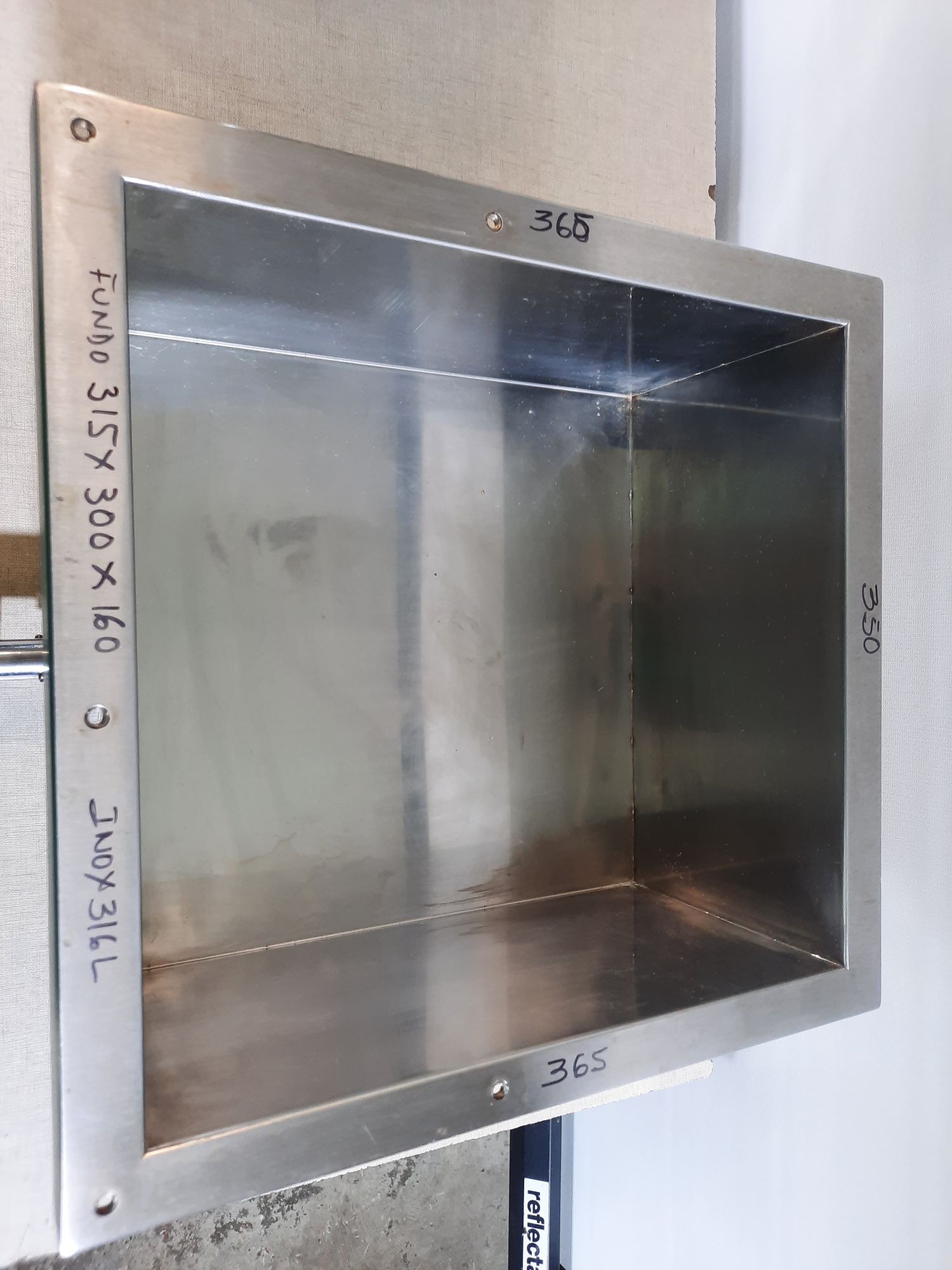 Cuba de inox pequena nova industrial com torneira