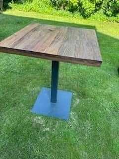 Stół w stylu loft kuty metal z opalanym  drewnianym blatem 60x60