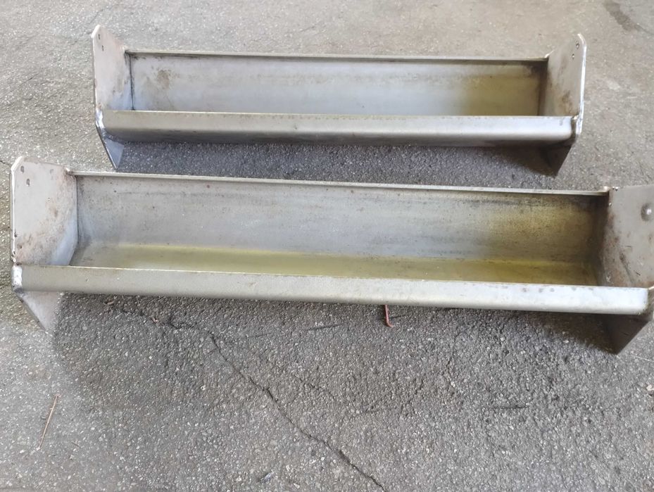 Поїлка / годівниця з неіржавіючої сталі. Б/в.