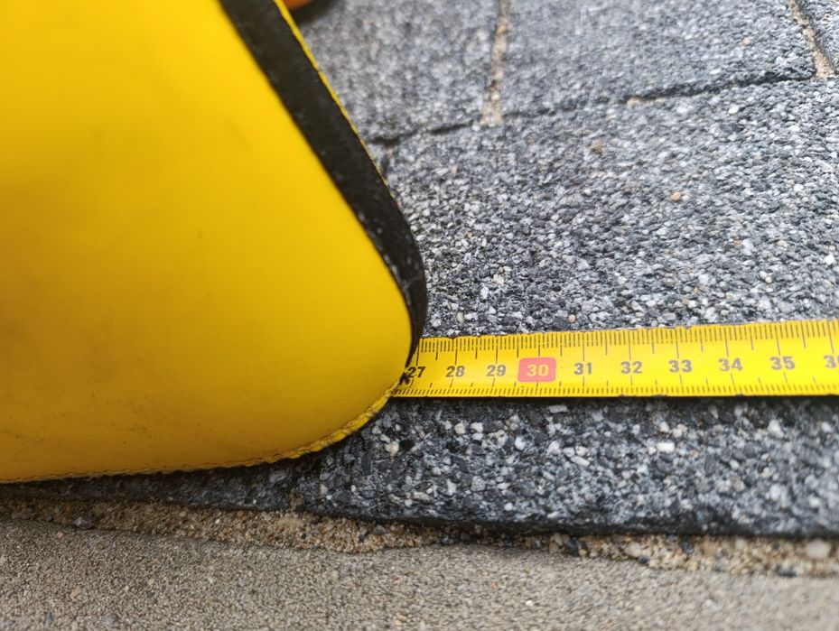 Narty volkl 142 cm. Buty Rossignol oraz kijki 120 cm. Zestaw dla pań.