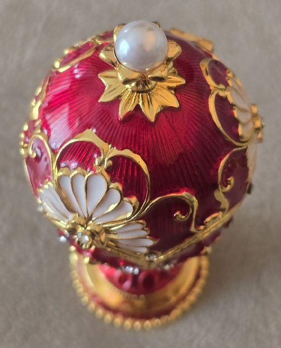 Szkatułka na biżuterię metalowa emaliowana złocona styl Faberge Paris.