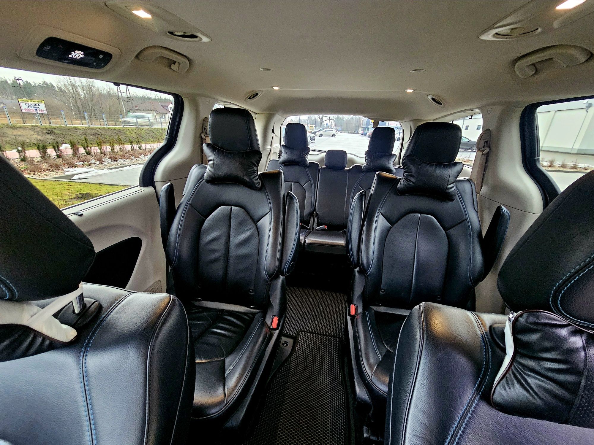 Wynajem Chrysler Pacifica 2021 Hybrid 7os. – wygoda, styl i przestrzeń