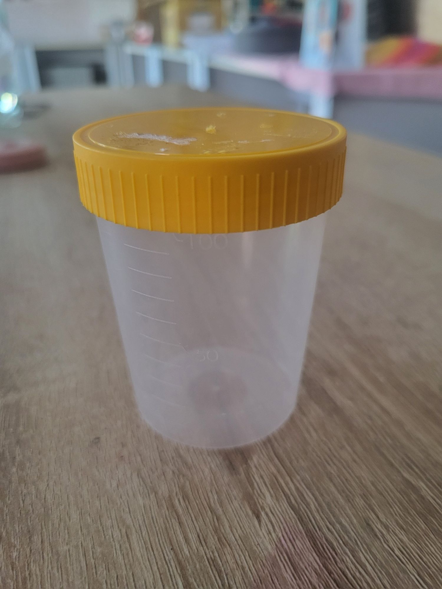 Opakowania z zakretka plastikowe 100 ml