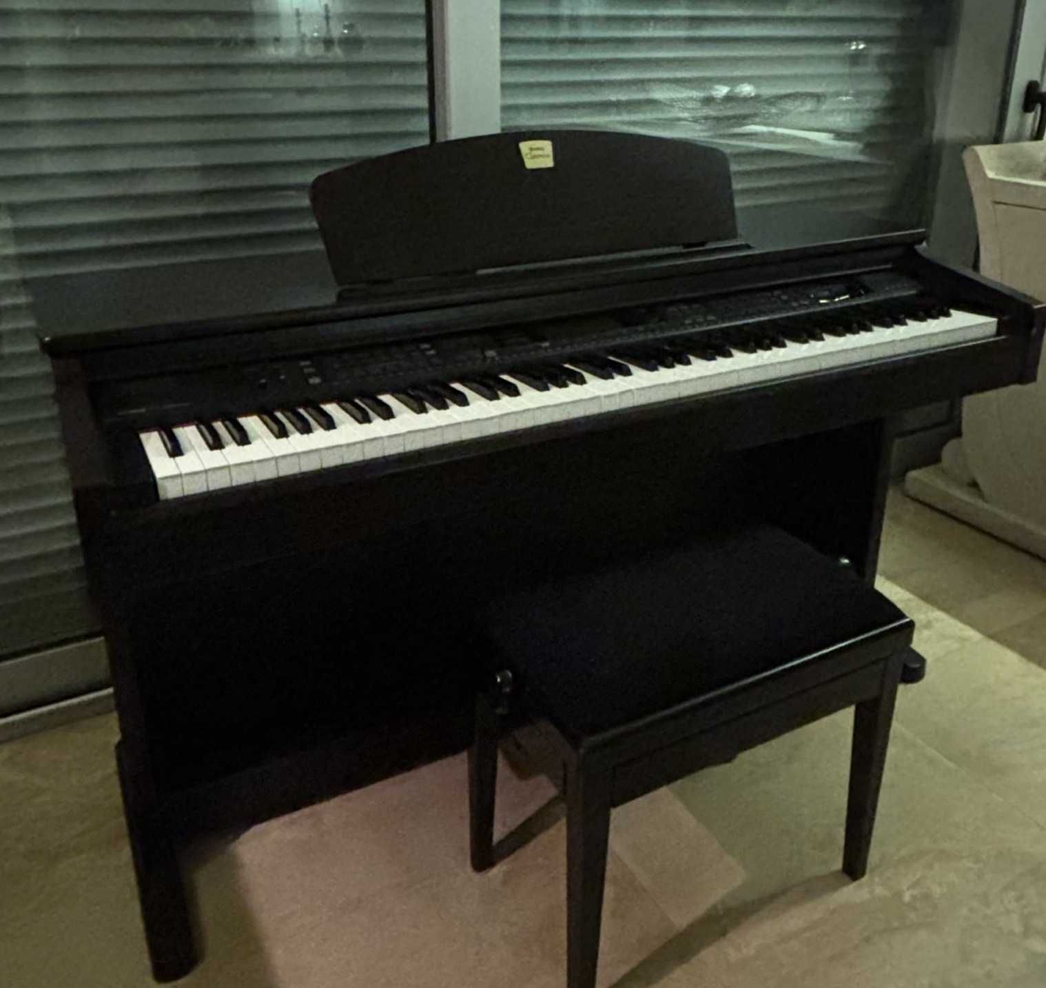 Piano digital Yamaha Clavinova CVP 201