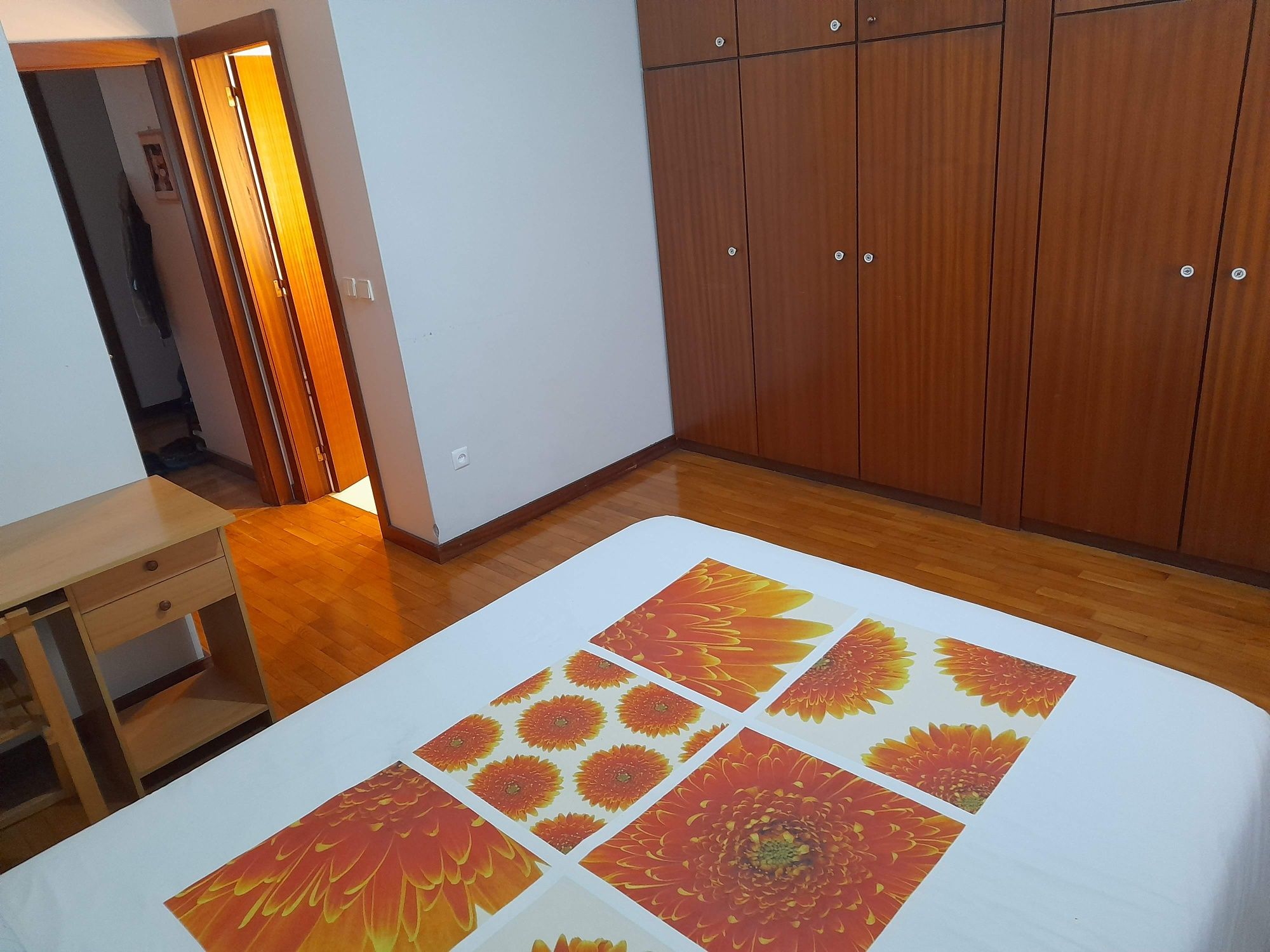 Quarto com wc privado para alugar a Senhora