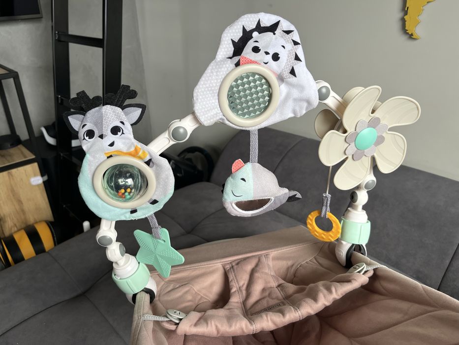 Leżaczek dziecięcy Babybjorn Bliss różowy kokon Lanila Tiny Love łuk