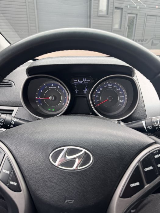 Hyundai Elantra 2012 року | 1.8 бензин/газ | Механіка