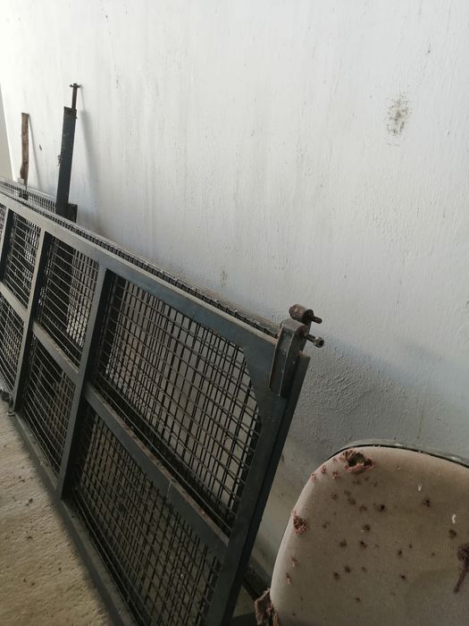 Caixa metálica + báscula