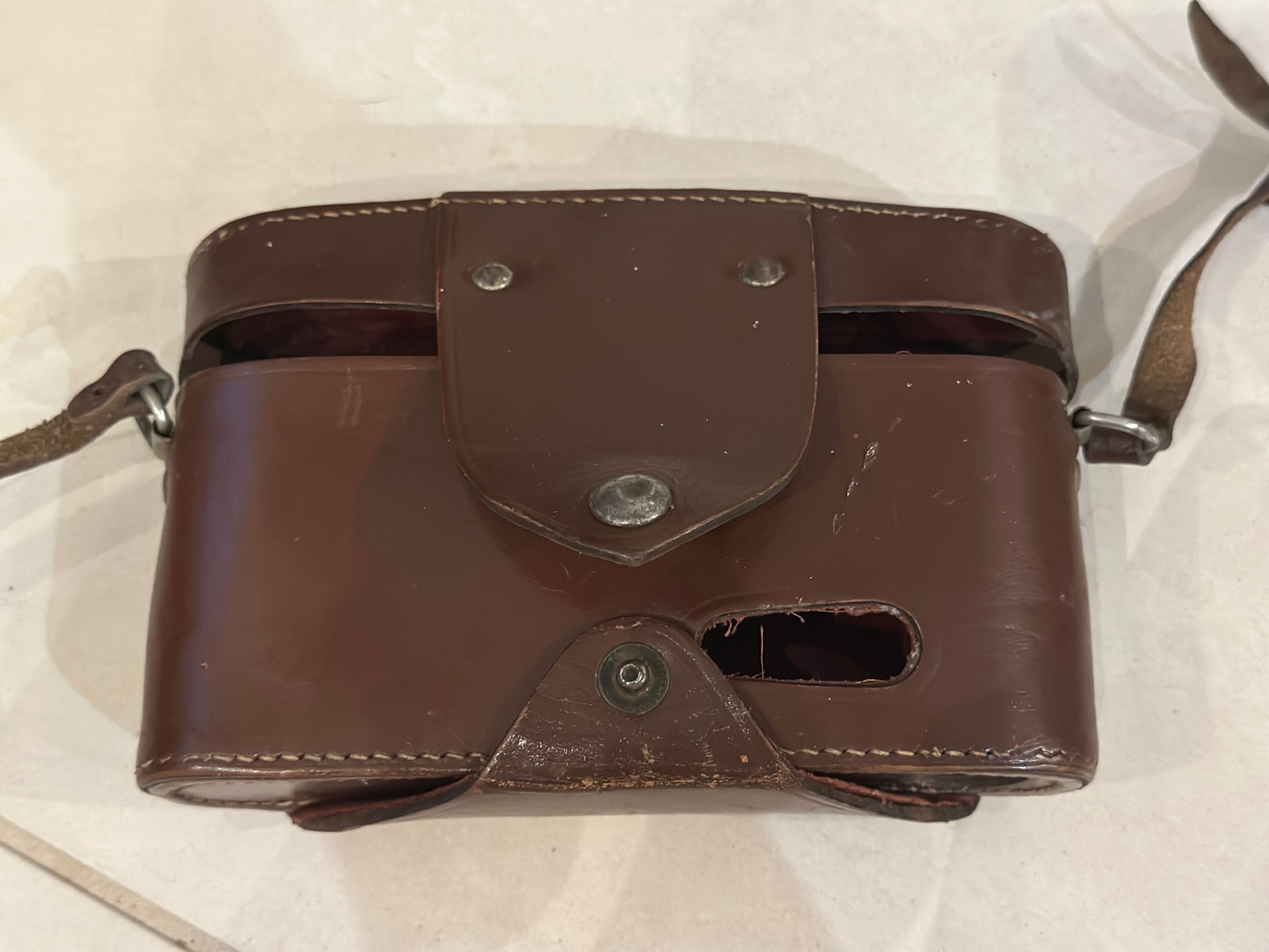aparatu typu składak (folder camera) oznaczonego jako JUNIOR