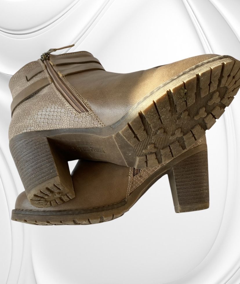 Buty sztyblety jesień zimę kozaki botki CCC 39 ocieplane obcas futerko