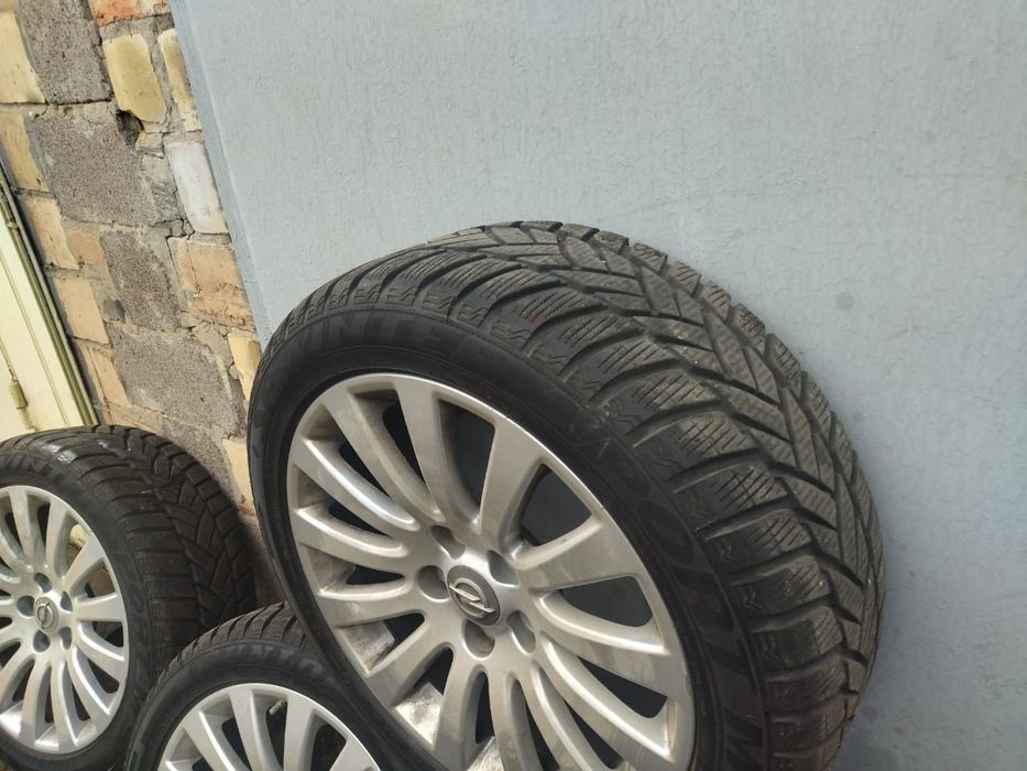 Продам зимову резину DUNLOP R18 235/50