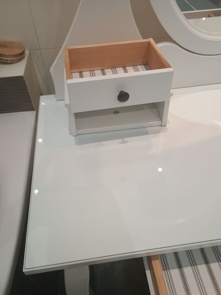 Sprzedam toaletkę ikea