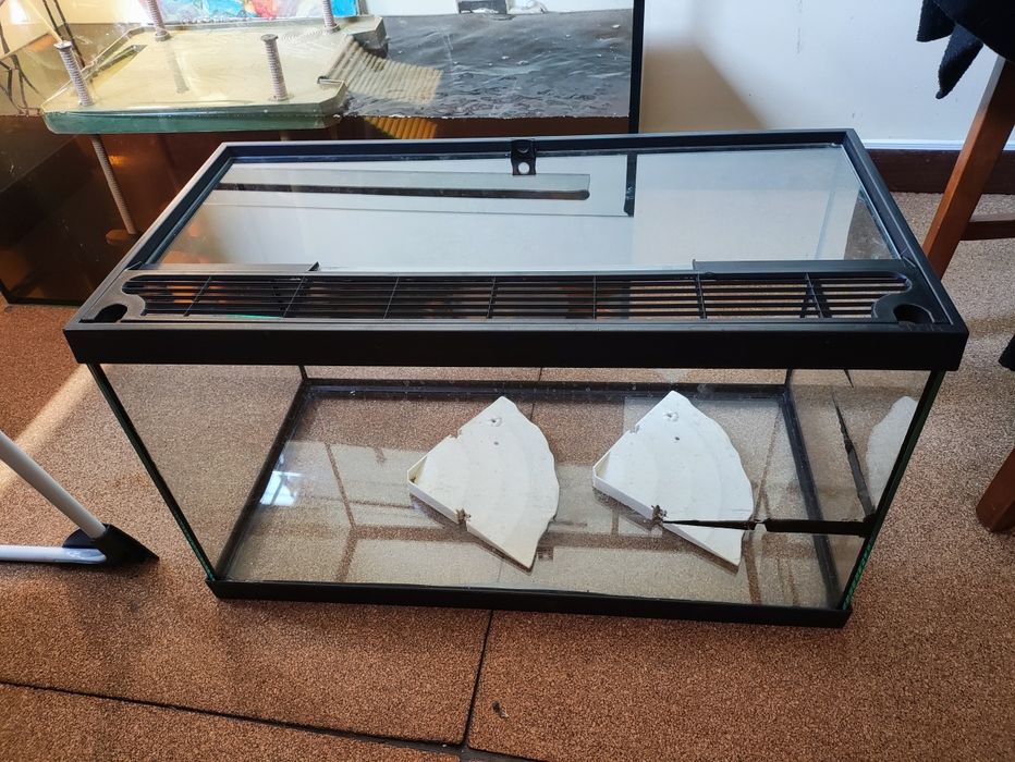Aquário/Aquaterrário com tampa e plaraformas