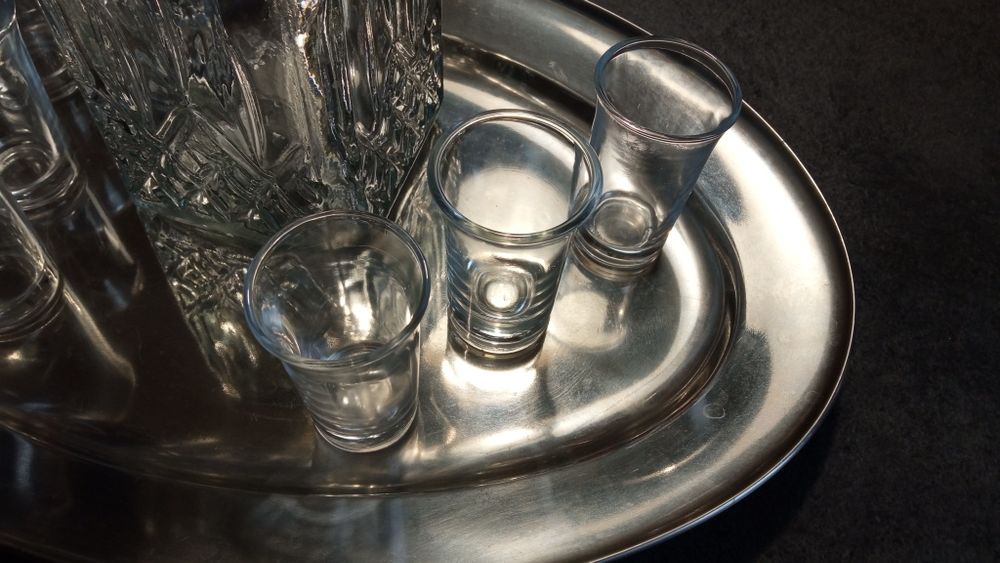 Zestaw: karafka, kieliszki, taca