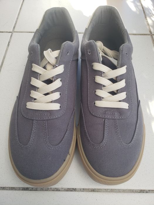 Sapatilhas tipo ténis em lona