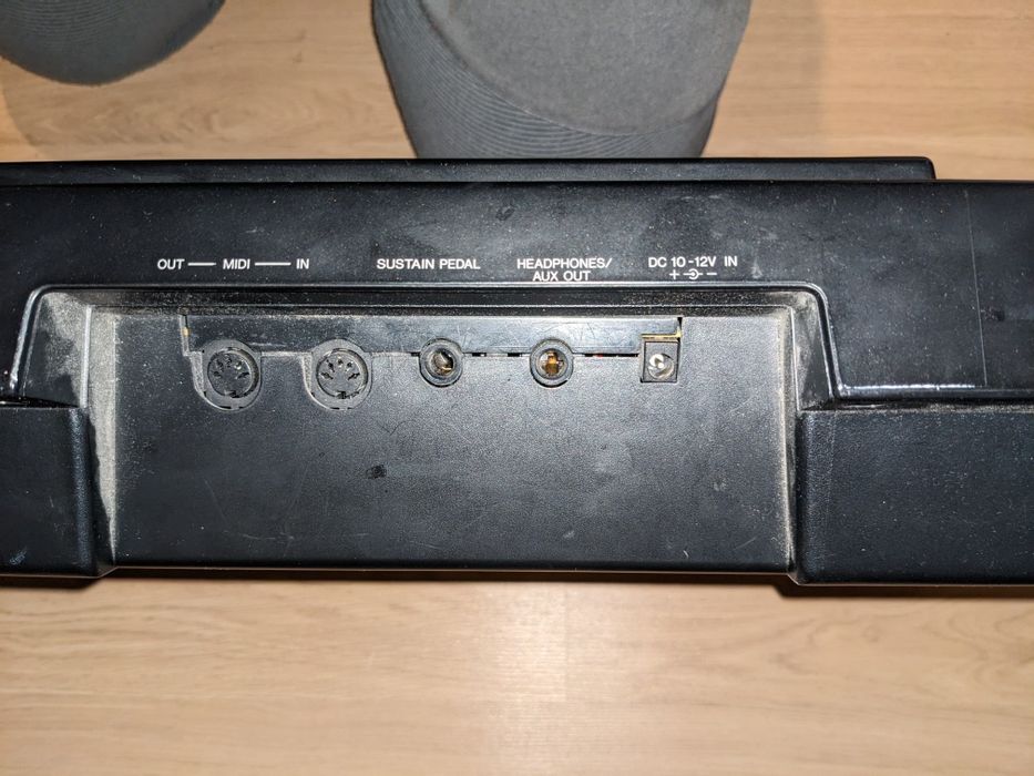 Синтезатор Yamaha PSR-510.