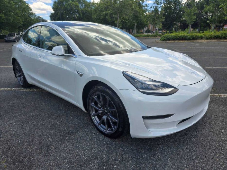 Tesla Model 3 Long Range      2020