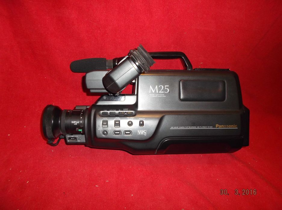 Видеокамера  VHS Panasonic M25