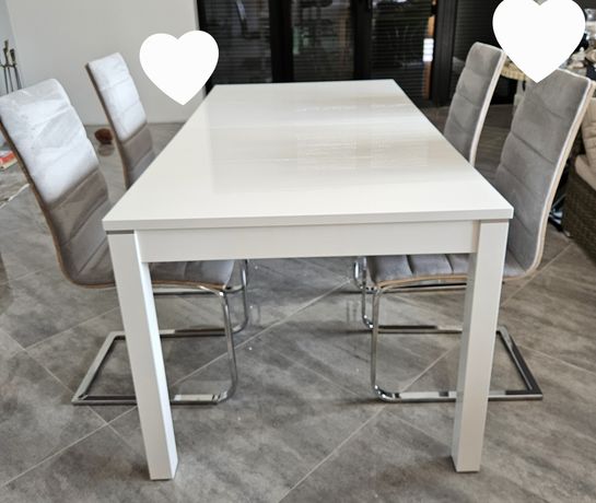 Stół lakierowany biały do jadalni z krzesłami