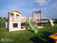 Plac zabaw domek dla dzieci z wieża rura strażacką