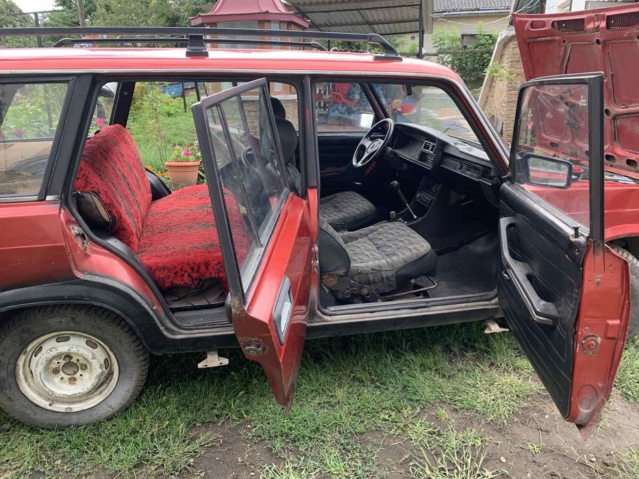 Авто-мобіль ВАЗ-2104