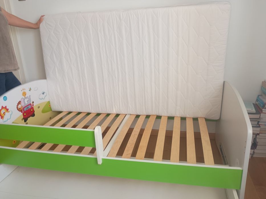 Łóżeczko z materacem
