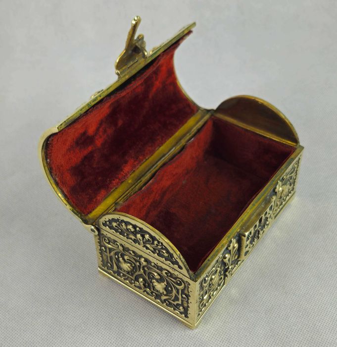 Piękna stylowa mosiężna szkatułka w kształcie kufra z Francji