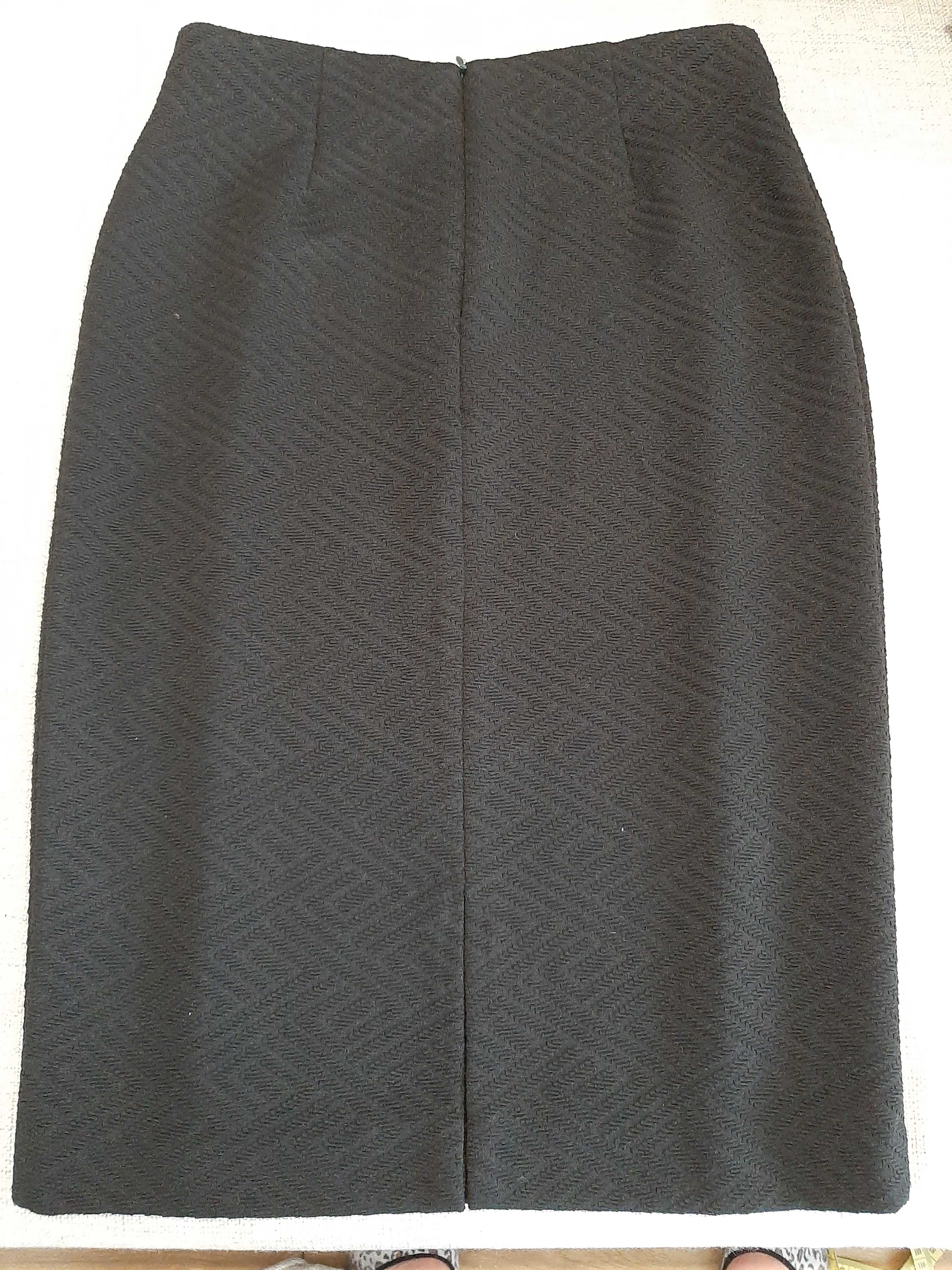 Czarna ołòwkowa spódnica TU - L