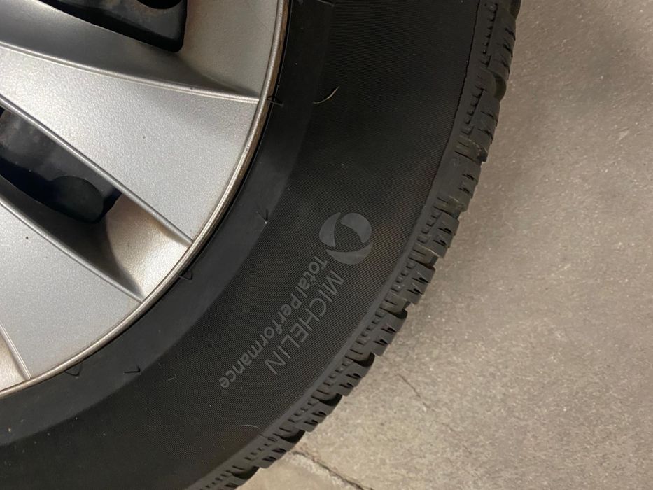 Opony zimowe michelin alpin6 215/60 r16 99T plus felgi stalowe 16”.