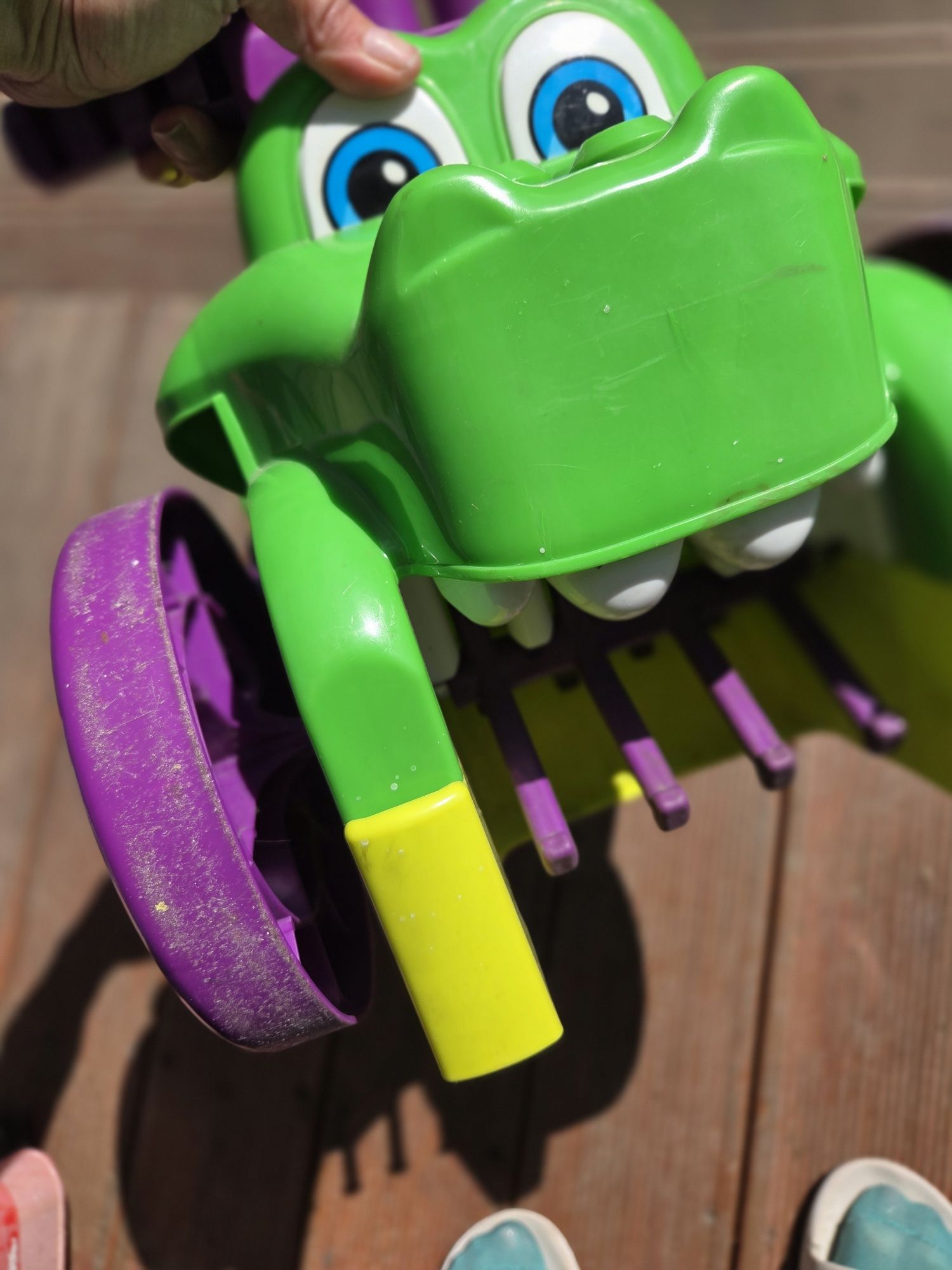 Jeździk zbierający klocki Fisher Price