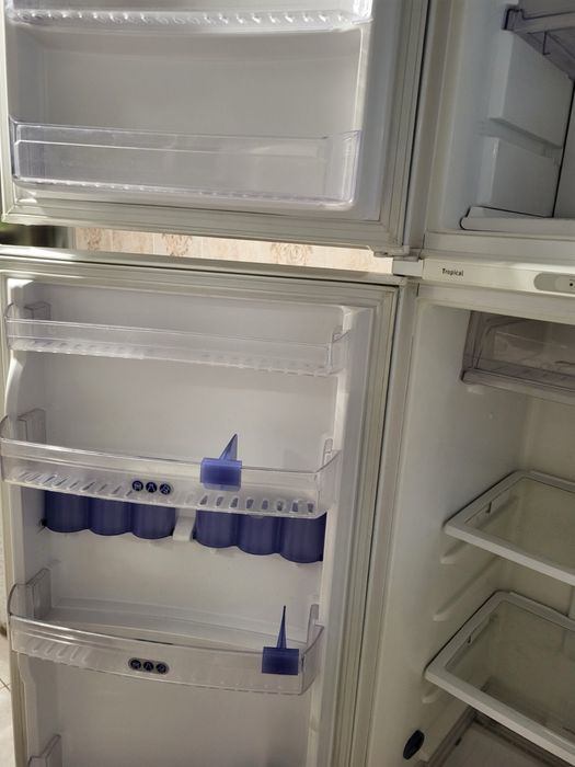 Продам двокамерний холодильник Whirlpool ARC 4020 No Frost