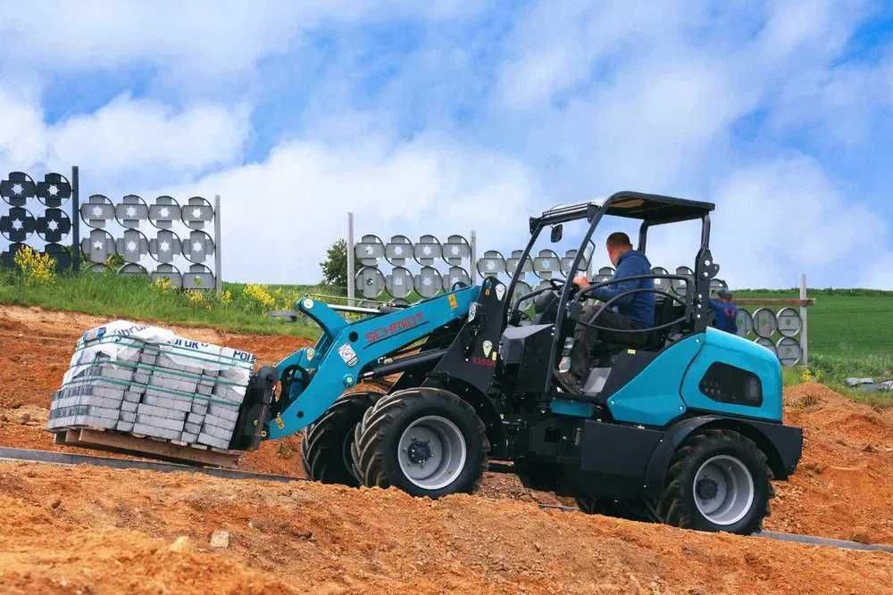 Fabrycznie nowa ładowarka przegubowa Schmidt 4350A UDŹWIG 2000 KG 4x4