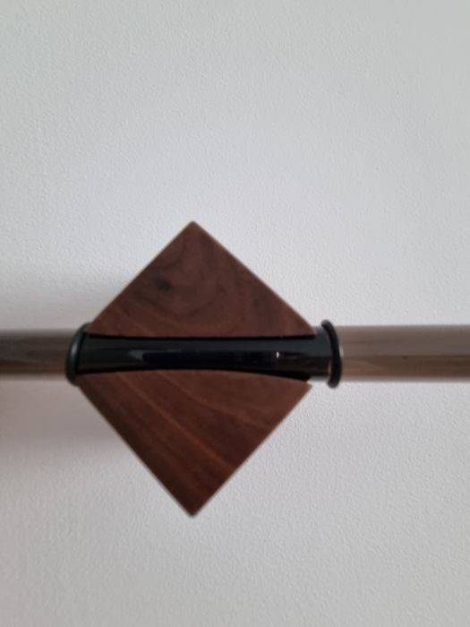 Elegancki minimalistyczny akrylowy wieszak na ręczniki 40cm