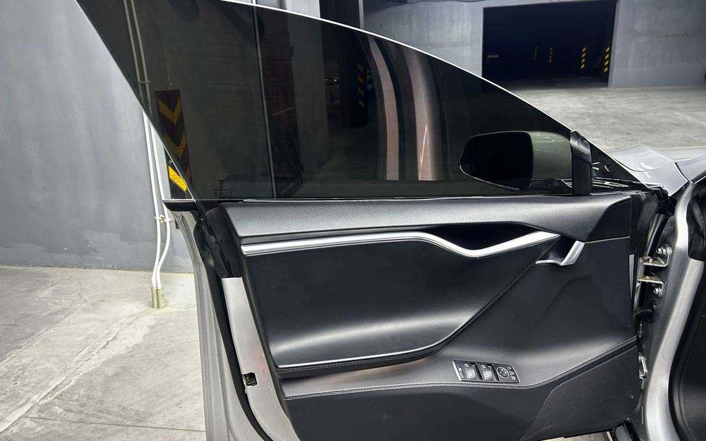 Tesla Model S 2015