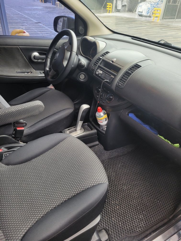 Nissan  note 1,6 automatic