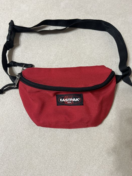 Сумка EASTPAK бананка на пояс
