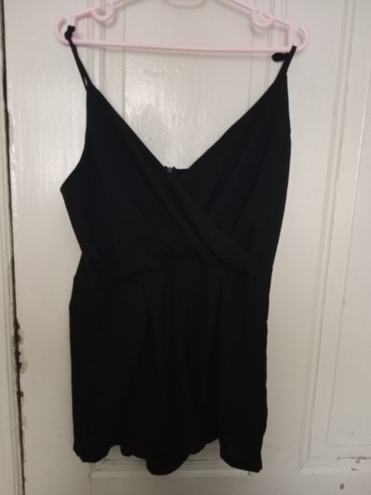 Czarny krótki kombinezon letni