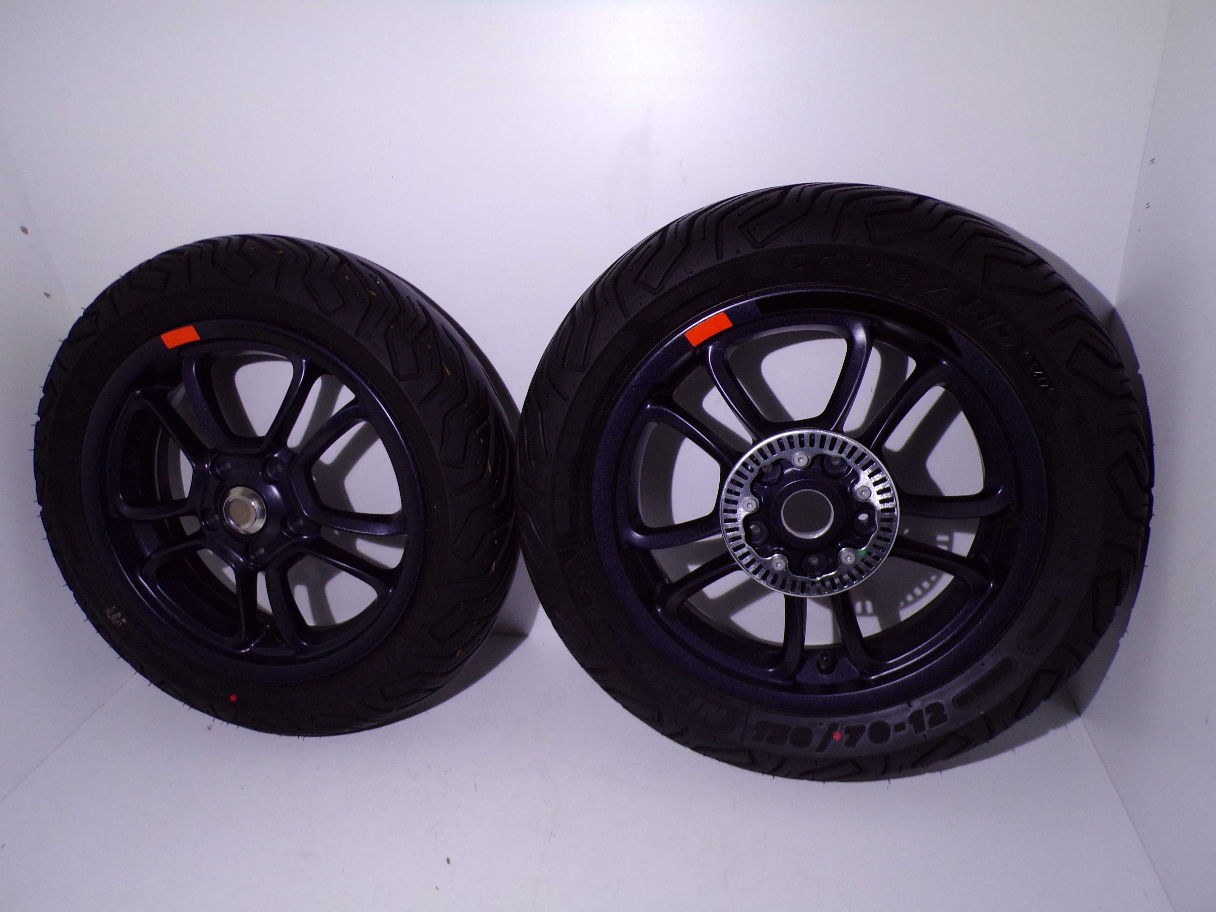 Koła Felgi z Oponami Najnowszy Model Vespa GTS 125/300cc OEM.