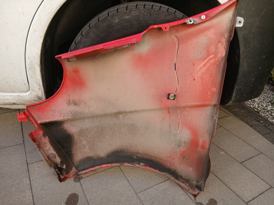 Błotnik prawy trafic vivaro primastar oryginał.