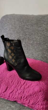 Botins em pele da Guess