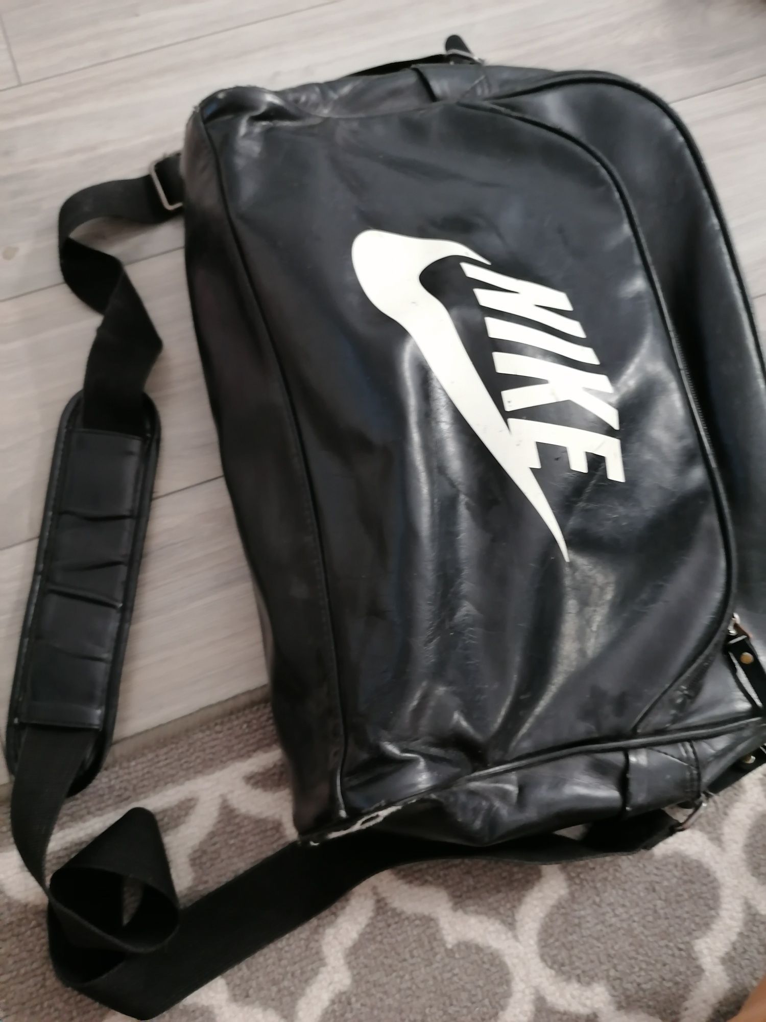 klasyczna torba do szkoly na laptopa nike czarna duża