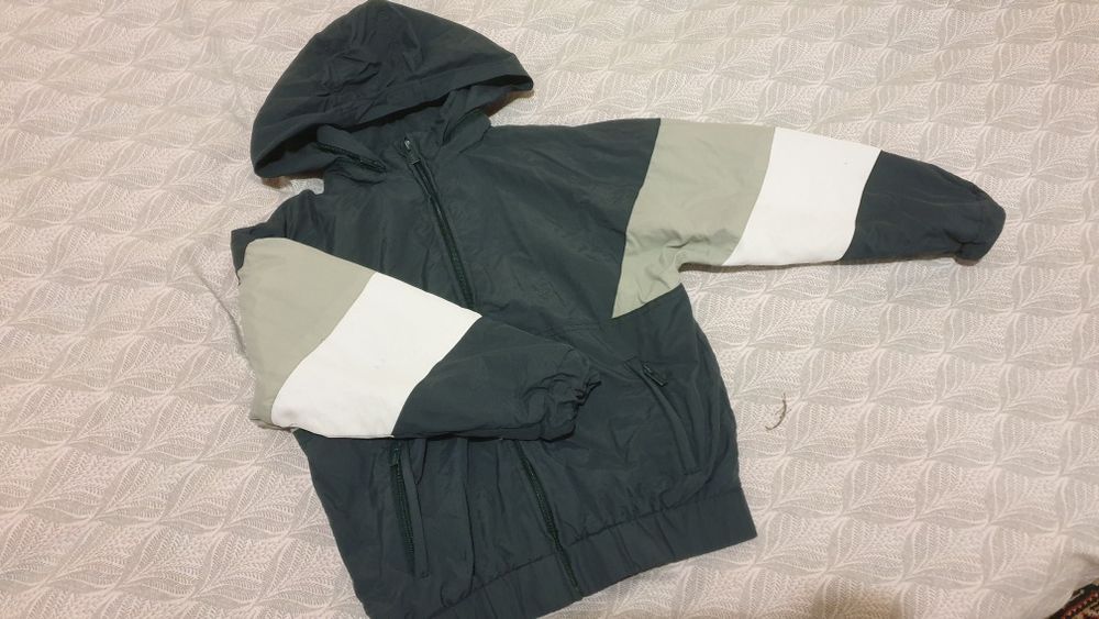 Куртка zara 7-8-9 лет 128см.
