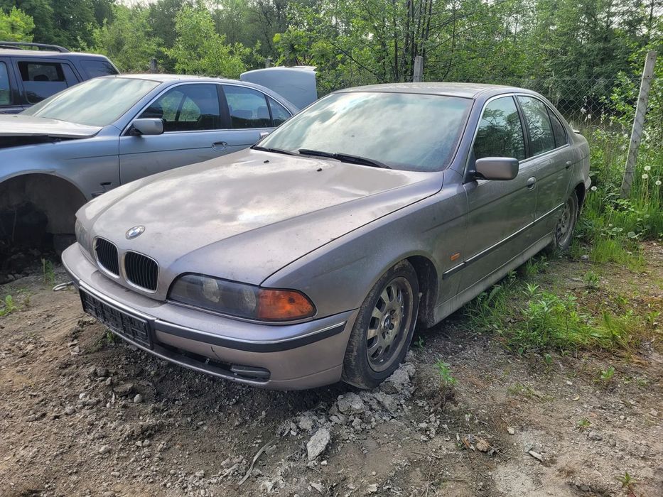 BMW E39 SEDAN fotel fotele kanapa deska kokpit podsufitka boczek boczki klamka podłokietnik licznik prędkościomierz panel