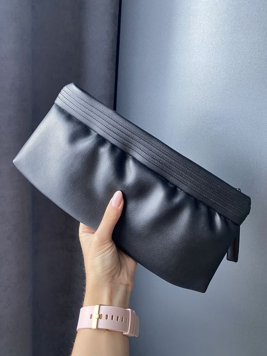 Чорна сумка-клатч з натуральної шкіри