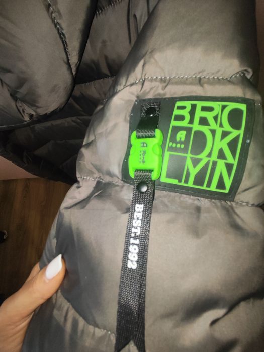 Продам бу зимову куртку, на халофайбері з капюшоном, розмір С-М