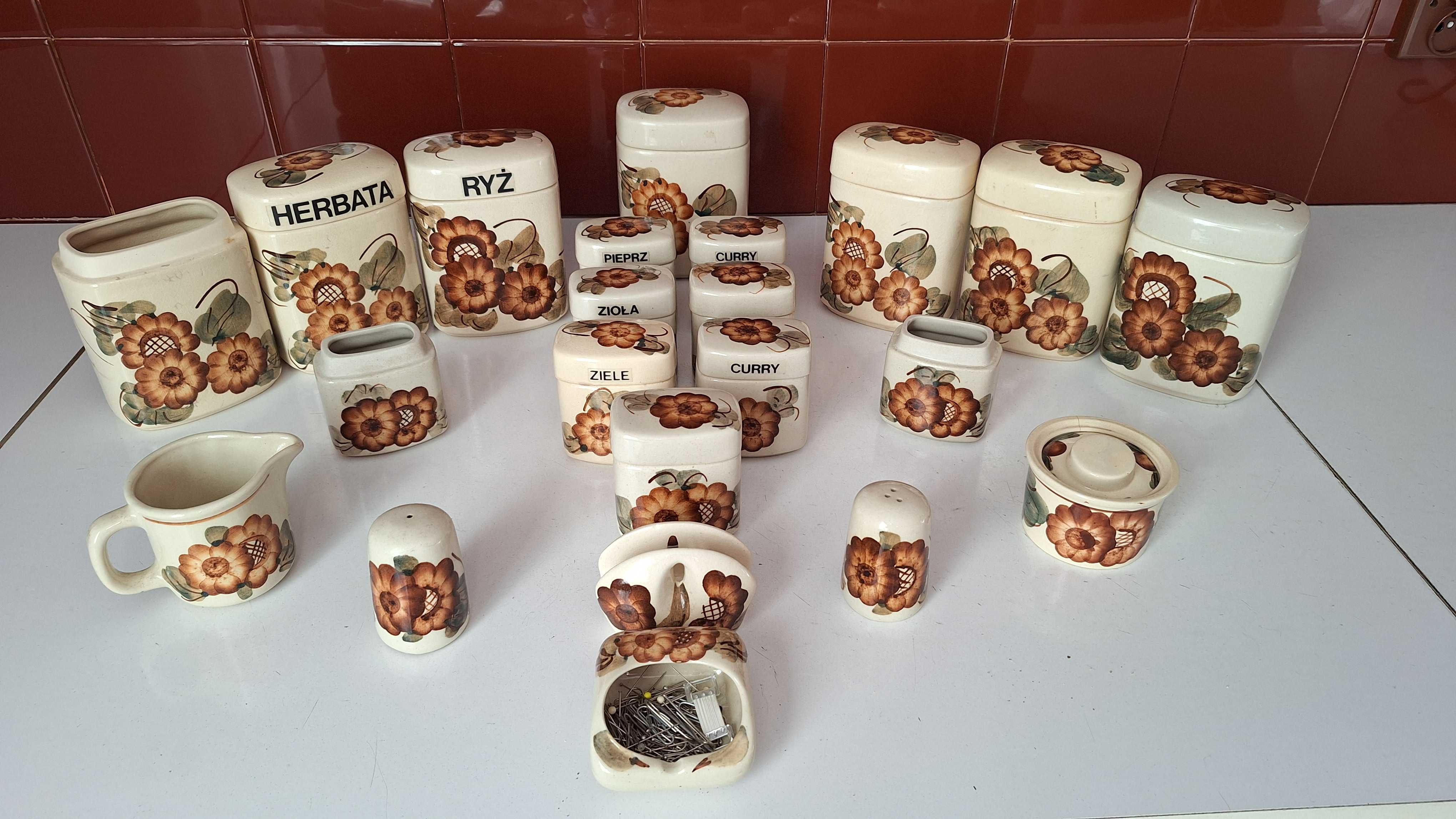 Zestaw pojemników na przyprawy z PRL