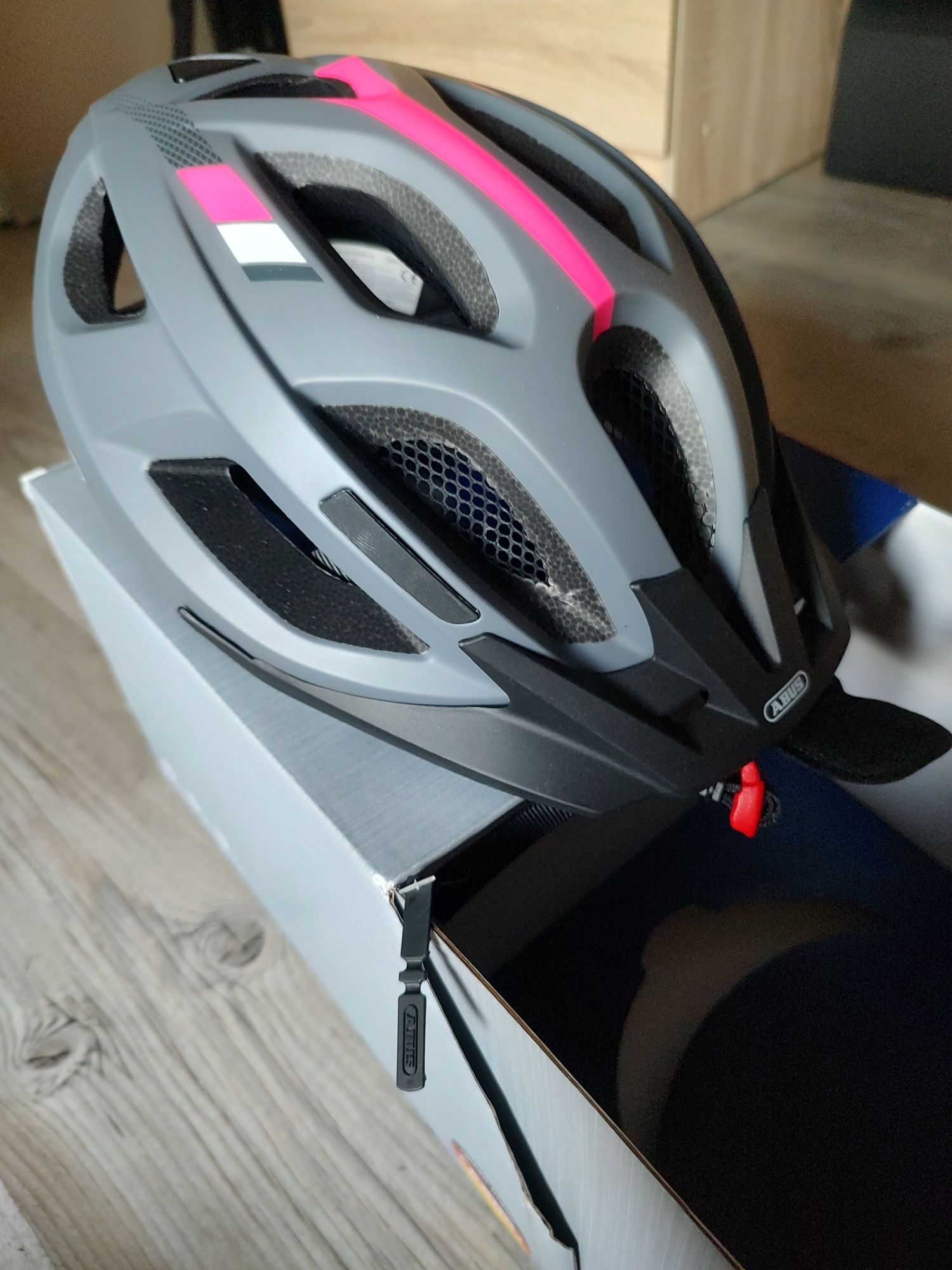 Kask Rowerowy ABUS Aduro 2.0 conctete Grey M